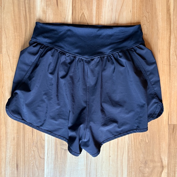 Offline by Aerie Women's Black High-Waisted Flowy Shorts Small - Picture 2 of 4